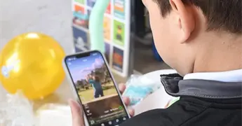 "El uso de celulares en escuelas est&aacute; regulado"