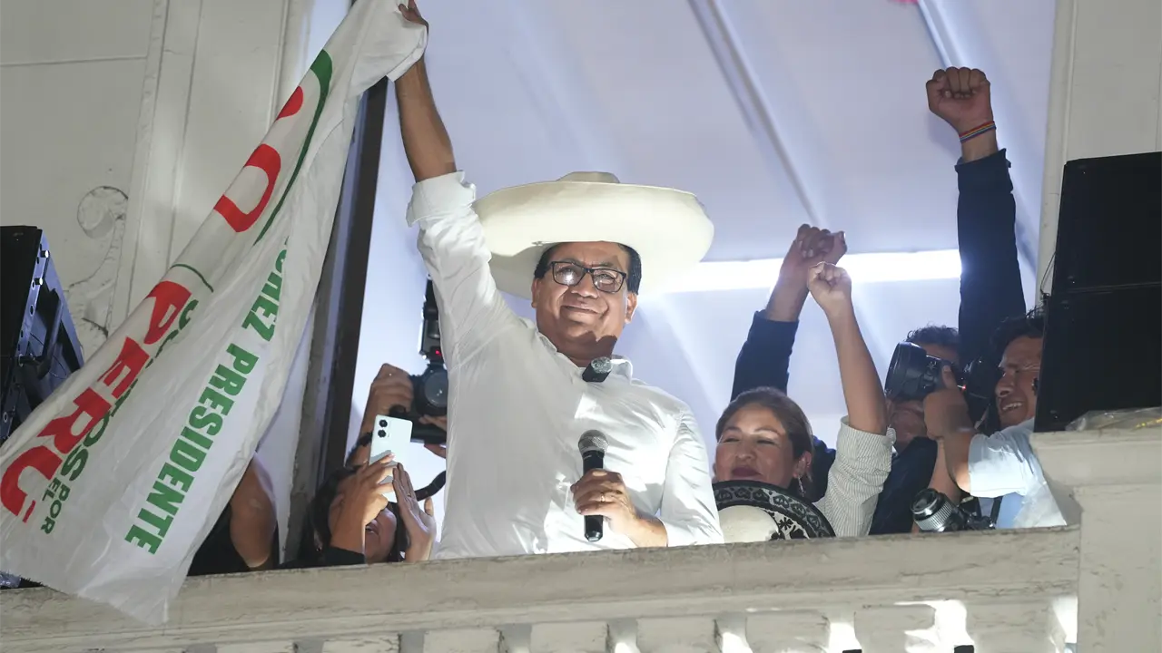 Empate técnico en balotaje presidencial de Perú entre Sánchez y Fujimori