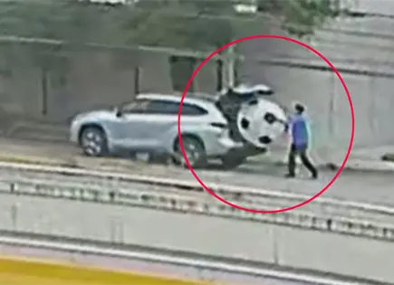 Fotos | Roban bal&oacute;n gigante de restaurante en Industrias