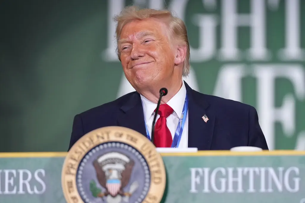 Gobierno de Trump impulsa normas para divulgar costos en atención médica