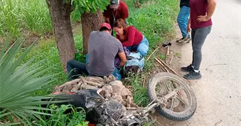 Jornalero est&aacute; grave al sufrir percance carretero