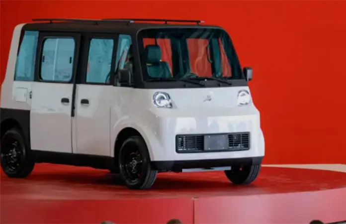 Presentan Olinia, coche accesible diseñado para condiciones urbanas en México