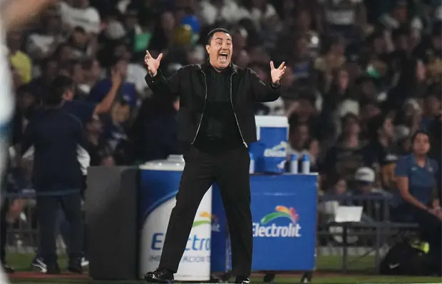 Efra&iacute;n Ju&aacute;rez asume como t&eacute;cnico en Hungr&iacute;a