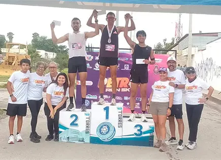 Realizan la carrera Petros Run con causa Realizan la carrera Petros Run con causa