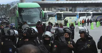 Segob halla explosivos en autob&uacute;s de Ayotzinapa rumbo a CDMX