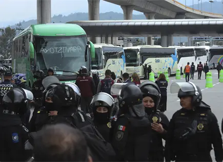 Segob halla explosivos en autobús de Ayotzinapa rumbo a CDMX Segob halla explosivos en autobús de Ayotzinapa rumbo a CDMX