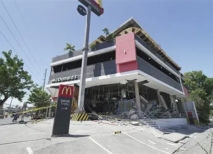 Suben v&iacute;ctimas de fuerte sismo