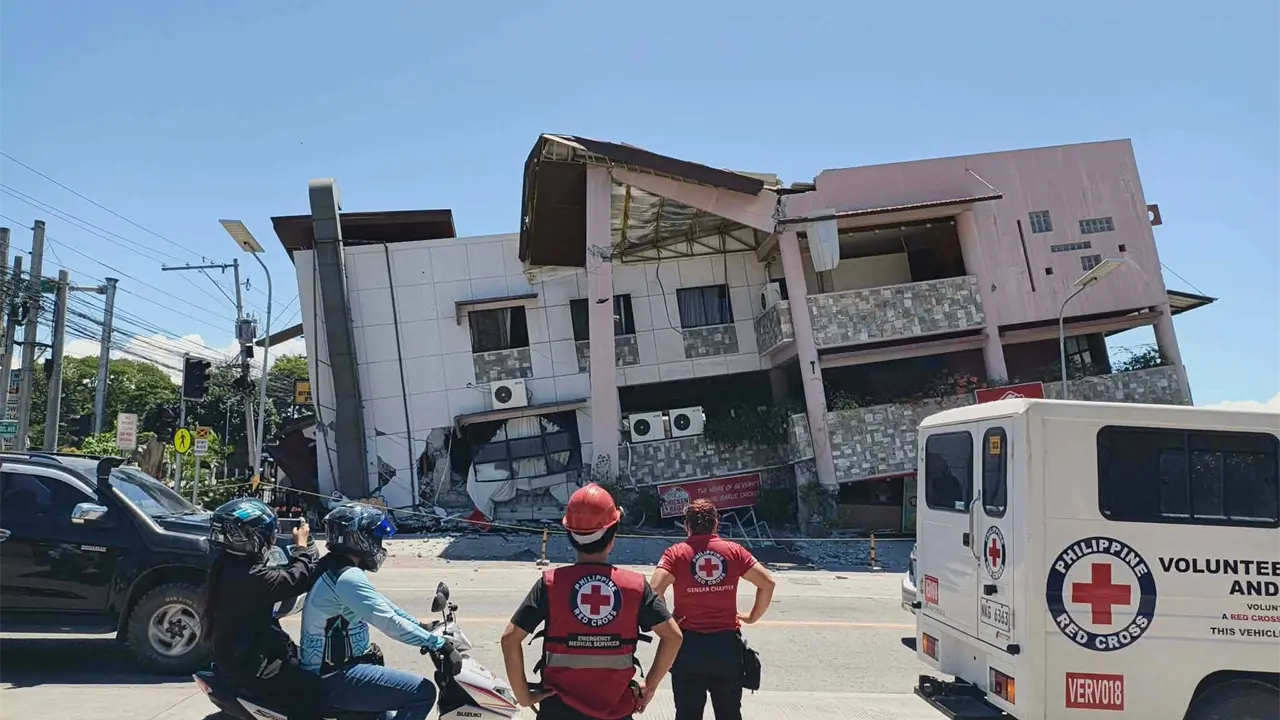 Terremoto en Filipinas deja 35 muertos y provoca tsunami