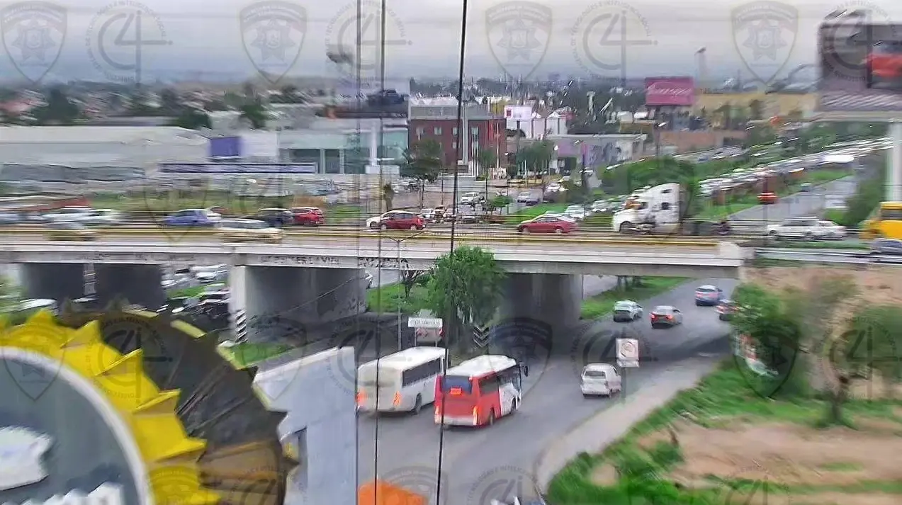 Carga vehicular se concentra en Carretera 57 y Salvador Nava