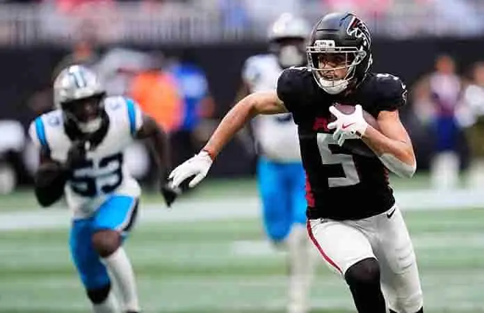 Drake London sigue con Falcons