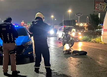 Indigente atropellado en la rúa a México Indigente atropellado en la rúa a México