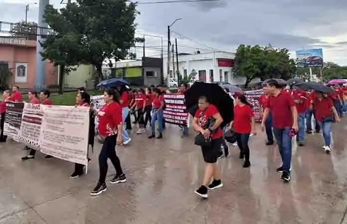 Maestros de la CNTE protestan en Valles