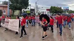 Maestros de la CNTE protestan en Valles
