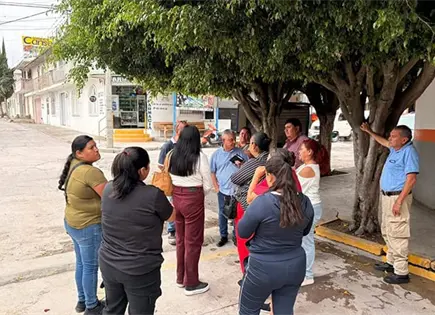 Reubican a los ambulantes por obra de escuela Reubican a los ambulantes por obra de escuela