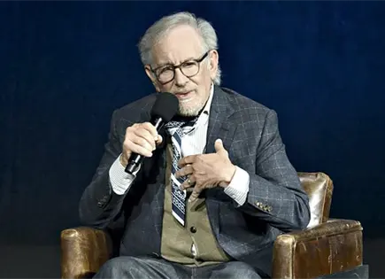 STEVEN SPIELBERG REGRESA AL MUNDO EXTRATERRESTRESE STEVEN SPIELBERG REGRESA AL MUNDO EXTRATERRESTRESE