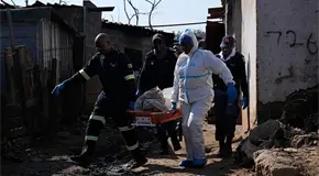 Banda ataca en Sud&aacute;frica; hay 12 muertos