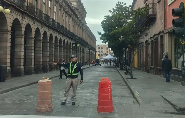 Cierran v&iacute;as en torno a Plazas del Carmen y Fundadores