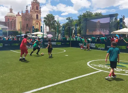 Disfrutan soledenses partido de Selecci&oacute;n en megapantalla