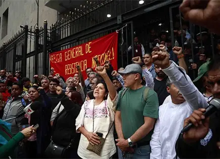 Contin&uacute;an las protestas de maestros de la CNTE en los estados