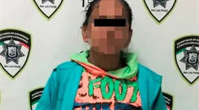 Encuentra a desconocida en el patio de su casa