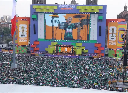 Fan Fest en Zócalo alcanza lleno total antes del partido México-Sudáfrica Fan Fest en Zócalo alcanza lleno total antes del partido México-Sudáfrica