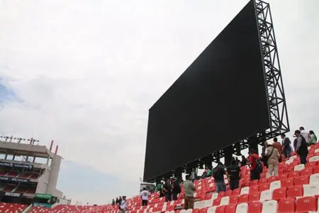 Gobierno acarrear&iacute;a escolares al estadio