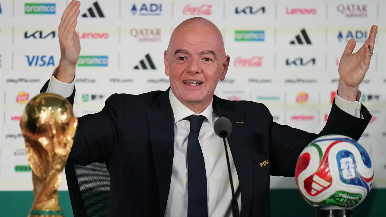 Infantino celebra el estadio Azteca como sede del partido inaugural