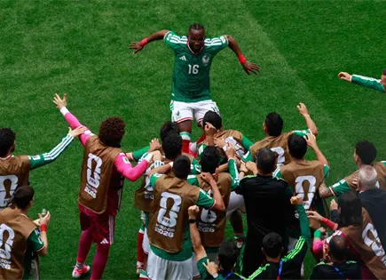Juli&aacute;n Qui&ntilde;ones anota primer gol de M&eacute;xico en Mundial 2026
