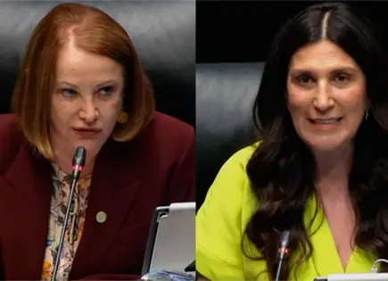 Laura Itzel Castillo y Kenia L&oacute;pez discuten acaloradamente en Senado