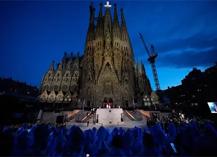 Papa bendice la Sagrada Familia Papa bendice la Sagrada Familia