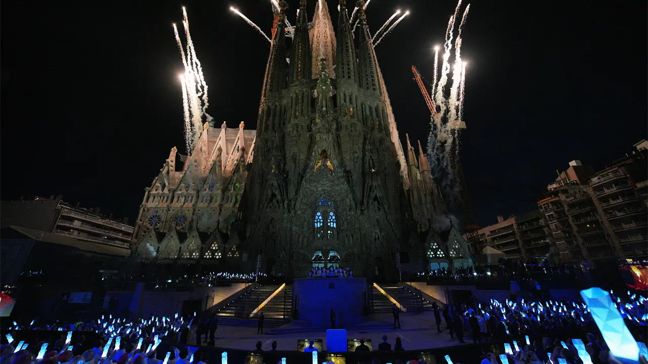 Papa León XIV oficia misa en Sagrada Familia con presencia real