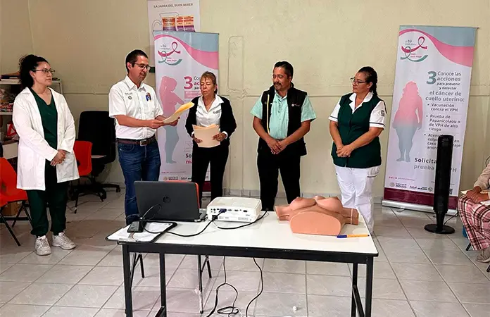 Capacitan a los promotores de salud de las comunidades