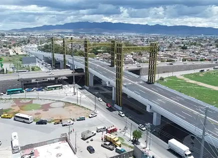 Entregan obra de megapuente en Circuito Potosí Entregan obra de megapuente en Circuito Potosí