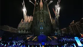 La Sagrada Familia de Barcelona es una obra maestra de piedras, colores y luz