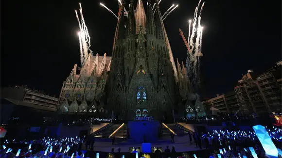 La Sagrada Familia de Barcelona es una obra maestra de piedras, colores y luz La Sagrada Familia de Barcelona es una obra maestra de piedras, colores y luz