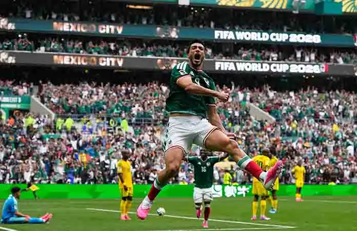 México inicia con victoria