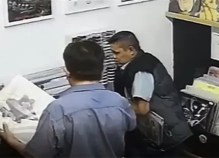 Video | Captan robo en tienda de música en zona centro Video | Captan robo en tienda de música en zona centro