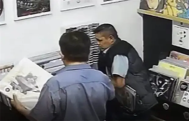 Video | Captan robo en tienda de música en zona centro Video | Captan robo en tienda de música en zona centro