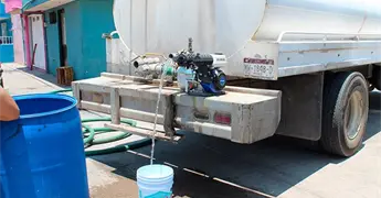 Crece demanda de pipas por falta de agua en Pozos