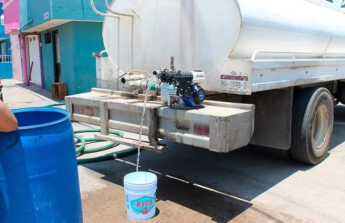 Crece demanda de pipas por falta de agua en Pozos