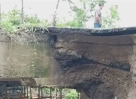Determinan cierre de puente en la Huasteca por daños (fotos) Determinan cierre de puente en la Huasteca por daños (fotos)
