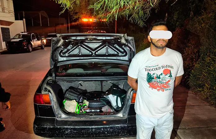 Detienen a sujeto acusado de robo de autos y casas