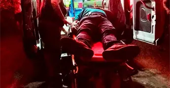 Motociclista, grave al derrapar su unidad