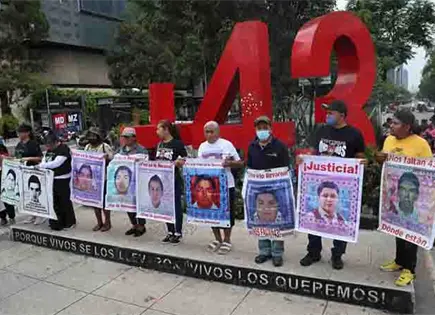 Padres de 43 acusan criminalización Padres de 43 acusan criminalización