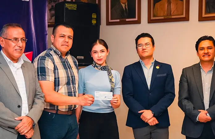 Premian a ganadores de concurso Inspira