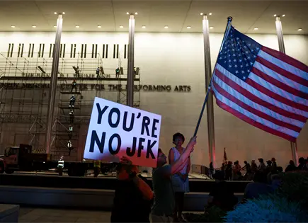 Centro Kennedy retira nombre de Donald Trump tras orden judicial Centro Kennedy retira nombre de Donald Trump tras orden judicial