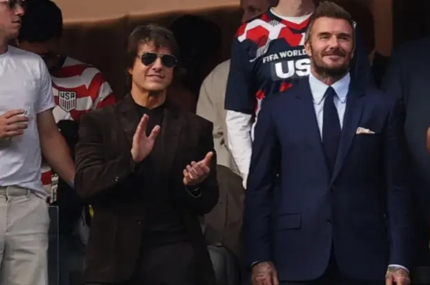 David Beckham y Tom Cruise firman playera del América en inauguración del Mundial