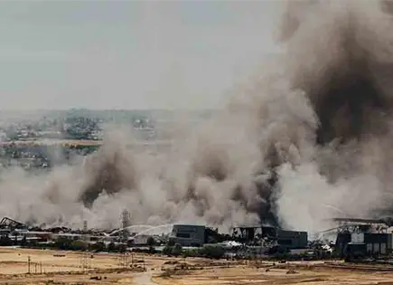 Incendio en almacén arde por 3er día Incendio en almacén arde por 3er día