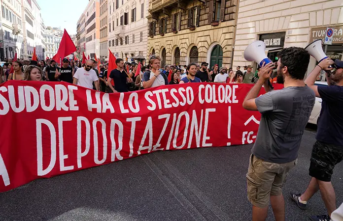 Migración causa marchas en Roma