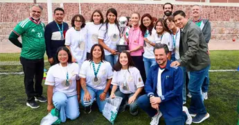 Sheinbaum visita SLP y entrega boletos mundialistas